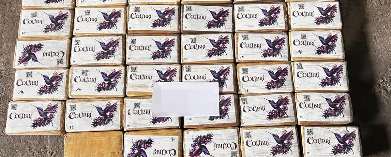 Fuerza Pública detiene vehículo que llevaba 160 paquetes de cocaína