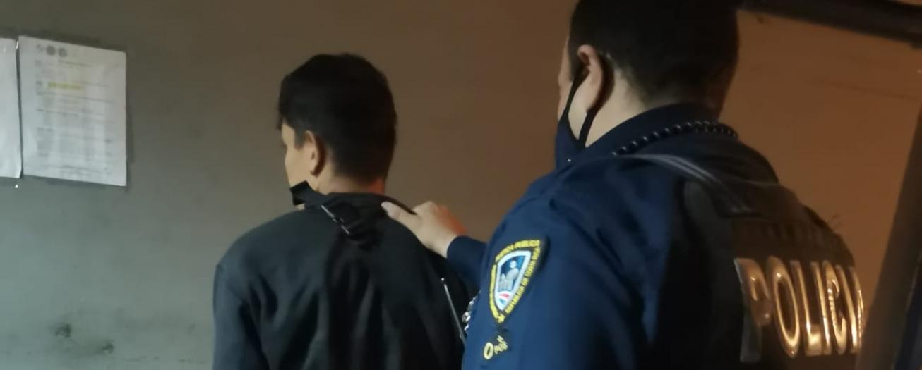 Fuerza Pública detiene a sospechoso de vender drogas en Barrio Latino