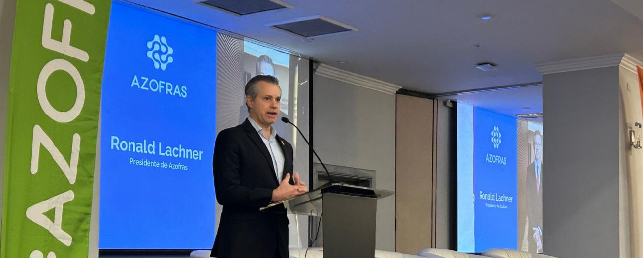 Líderes y expertos se reúnen para impulsar cambios en el sector Servicios