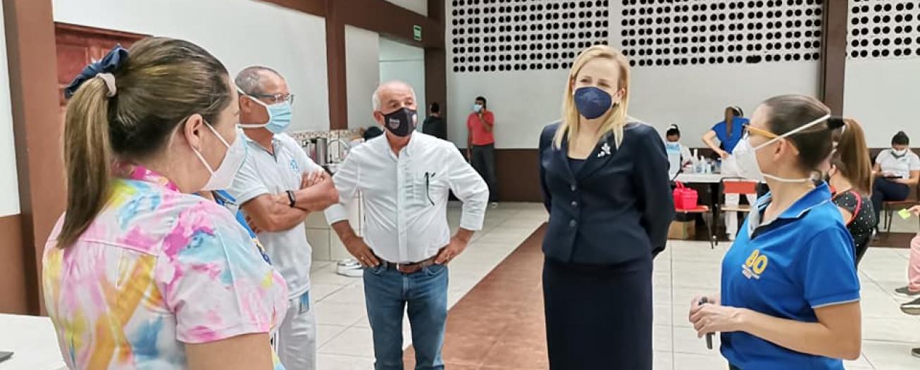 Defensora de los Habitantes satisfecha con proceso de vacunación en Grecia