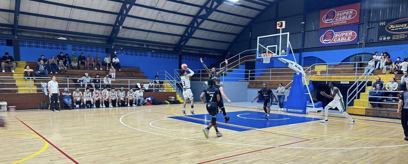 Grecia suma su tercera victoria consecutiva y ya es cuarto