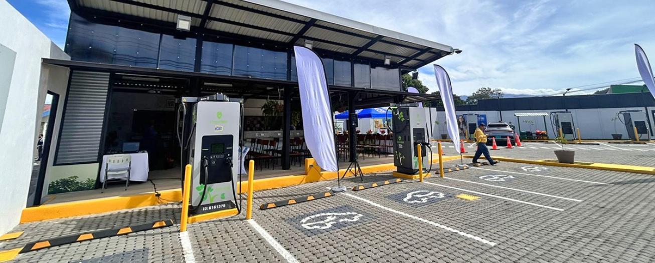 ICE inaugura en Alajuela primera gran estación  de Centroamérica con seis cargadores rápidos 