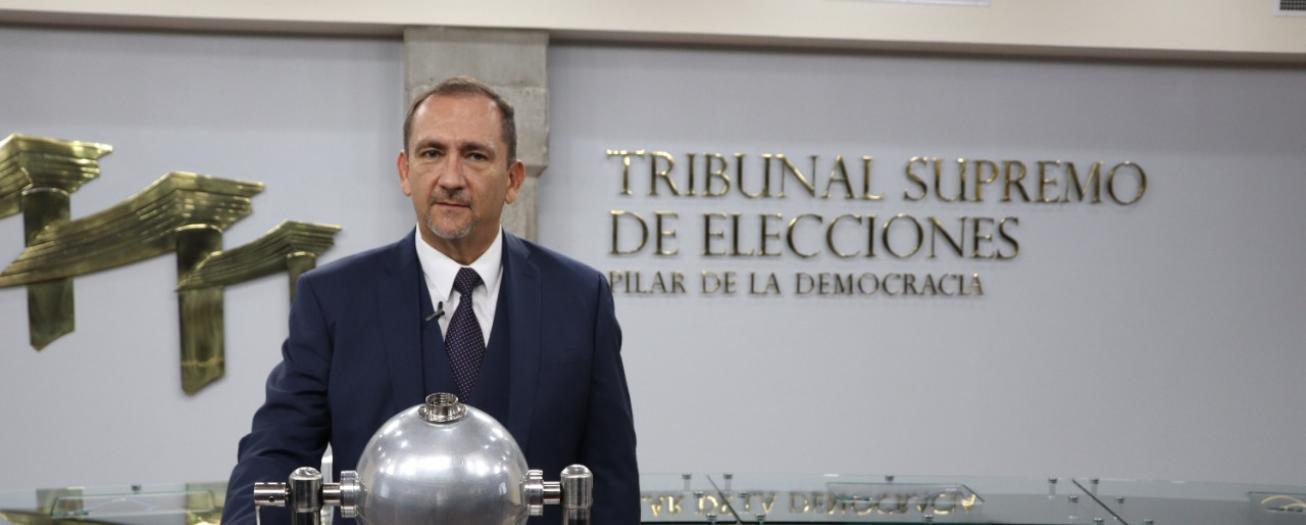 TSE realizó sorteo para definir las posiciones de los partidos políticos en las papeletas