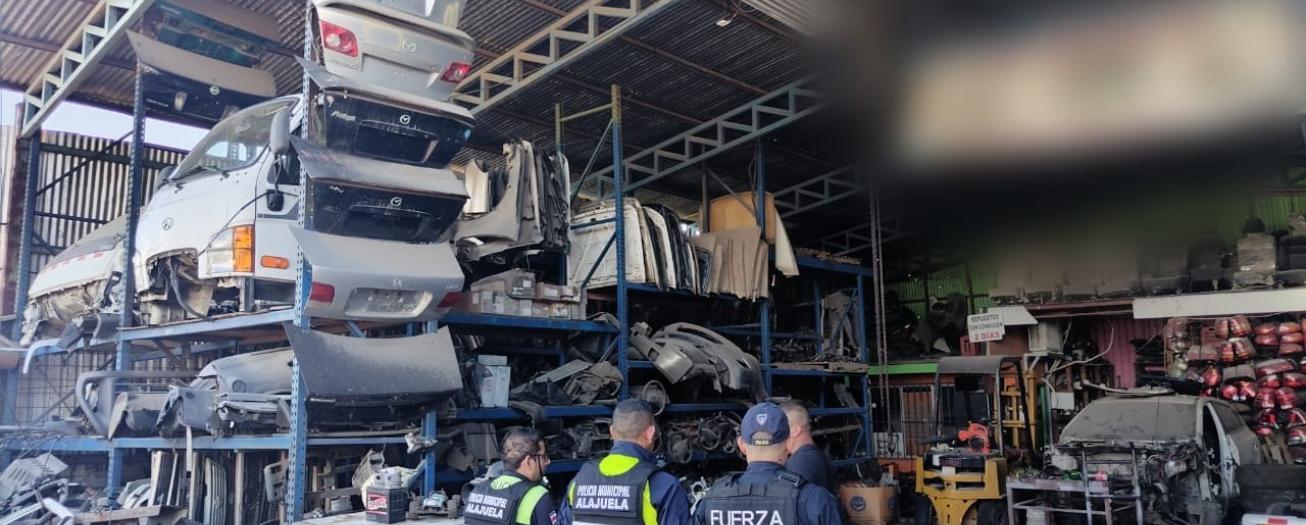 Fuerza Pública, Policía Municipal y OIJ intervinieron ventas de repuestos y deshuesaderos en Alajuela 