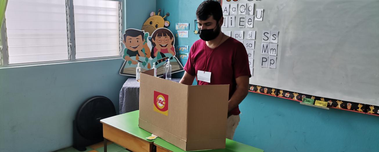 Raquítica participación en convención del PAC en Grecia