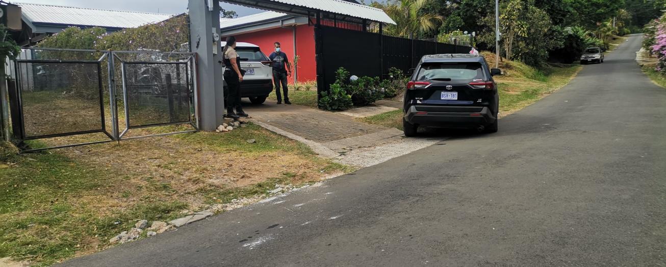 Dinero, computadoras y celulares  fueron decomisados en allanamiento en casa de narco panameño en Grecia