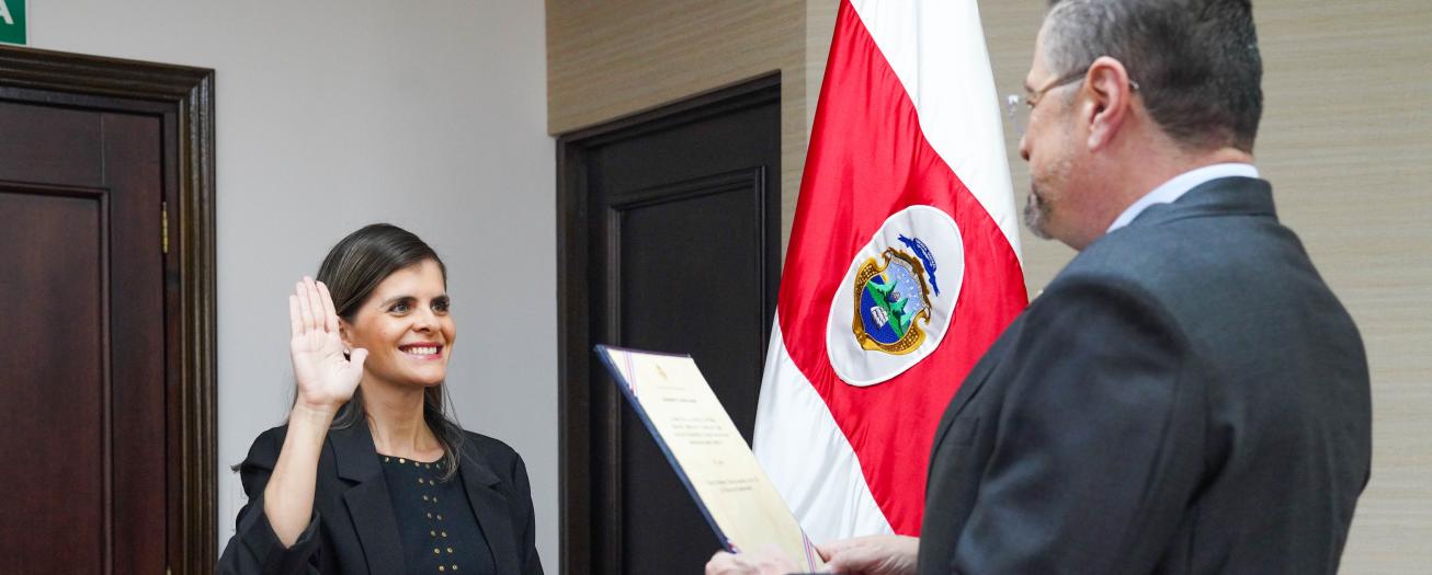 Laura Fernández asume como Ministra de la Presidencia  