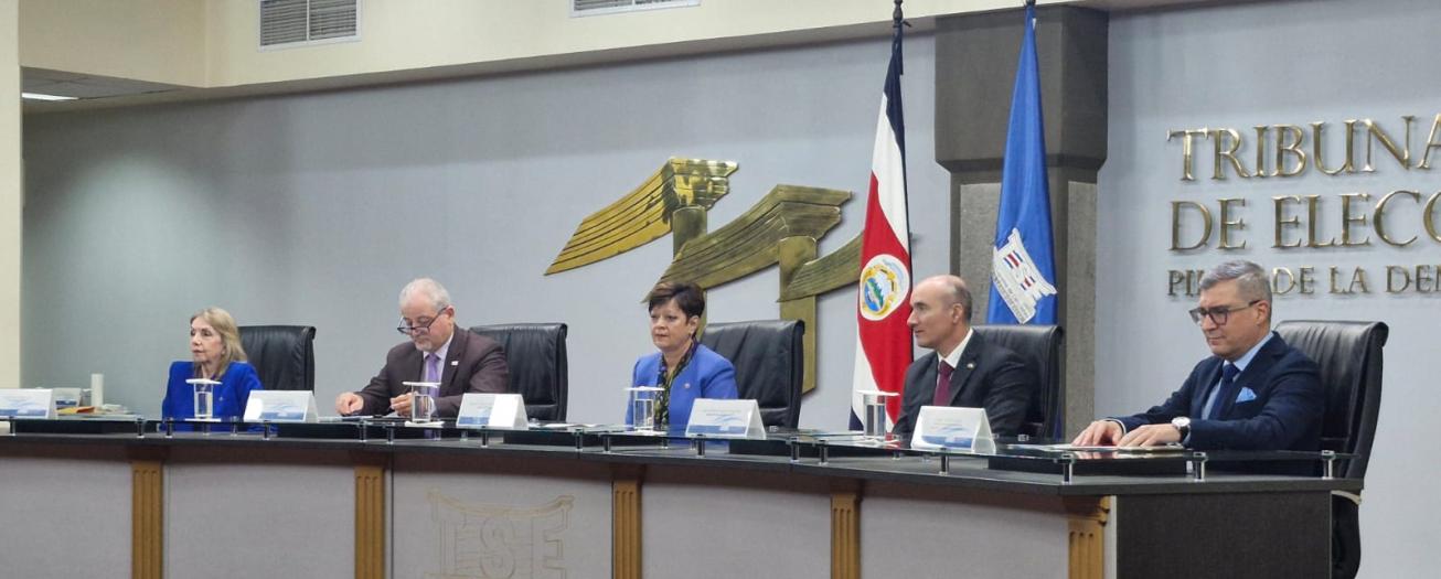 TSE archiva dos solicitudes de recolección de firmas para referéndum 