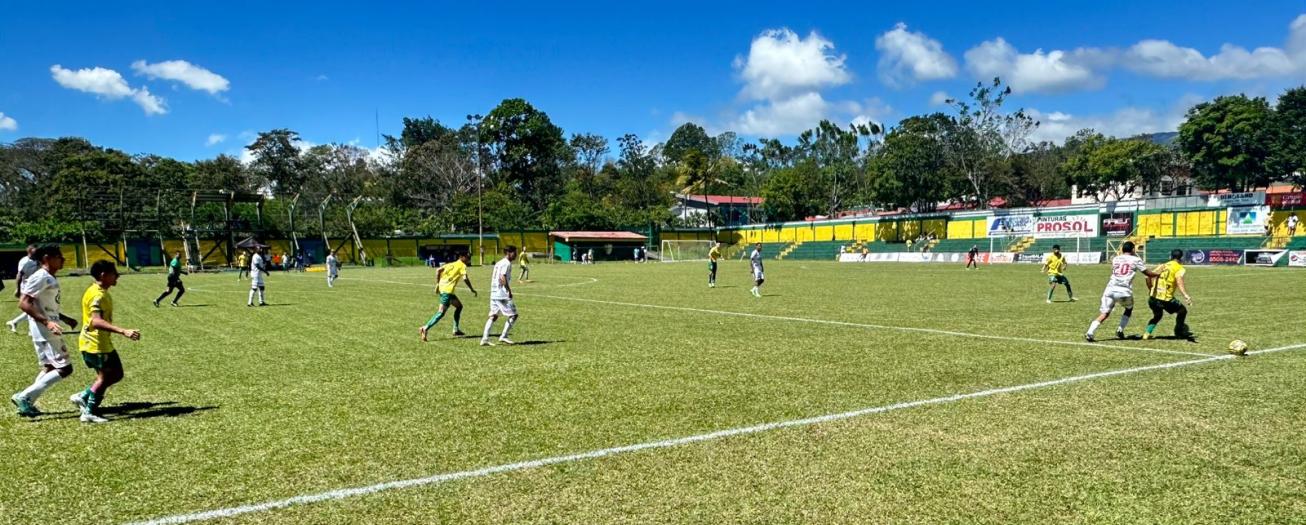 Grecia vuelve a sorprender y Sarchí logra su primera victoria