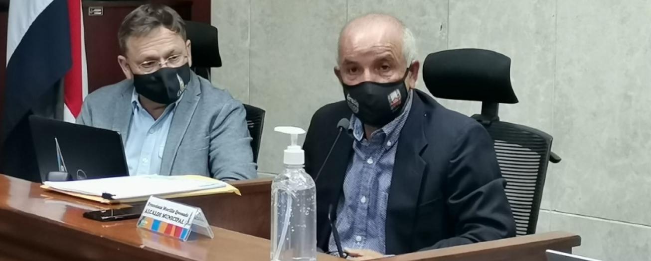 Alcalde comete nuevo error y adelanta criterio en caso de funcionaria suspendida 